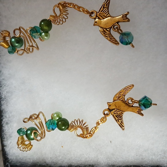 2 Sets Hand-Crafted Vintage Ear Cuffs With Green Accents - Picture 5 of 5